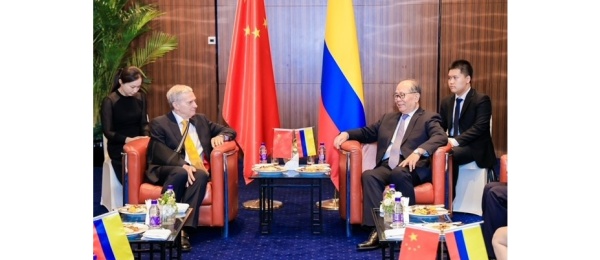 La Embajada de Colombia en Beijing celebró el 213 aniversario de la Independencia Nacional
